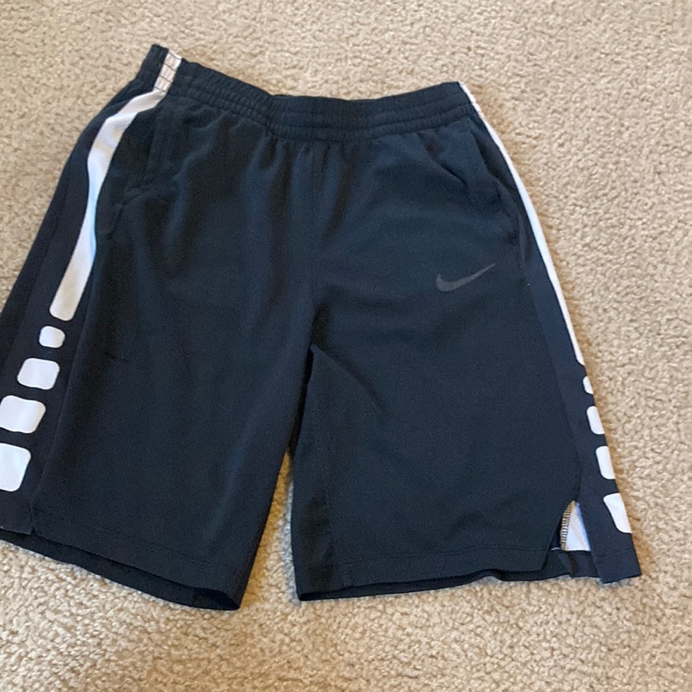 Nike Boys shorts sz xl